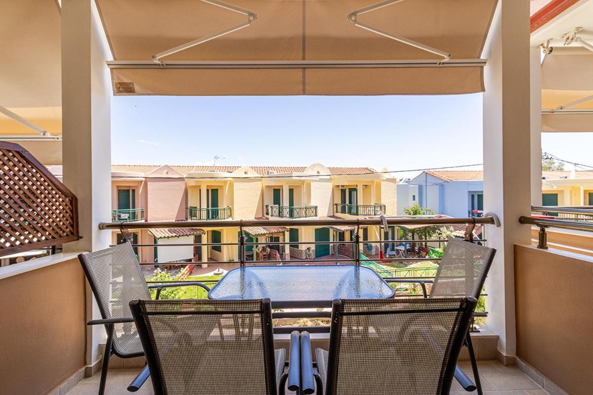 Dafni's Seaside Luxury Studios Nikiti  Exterior foto