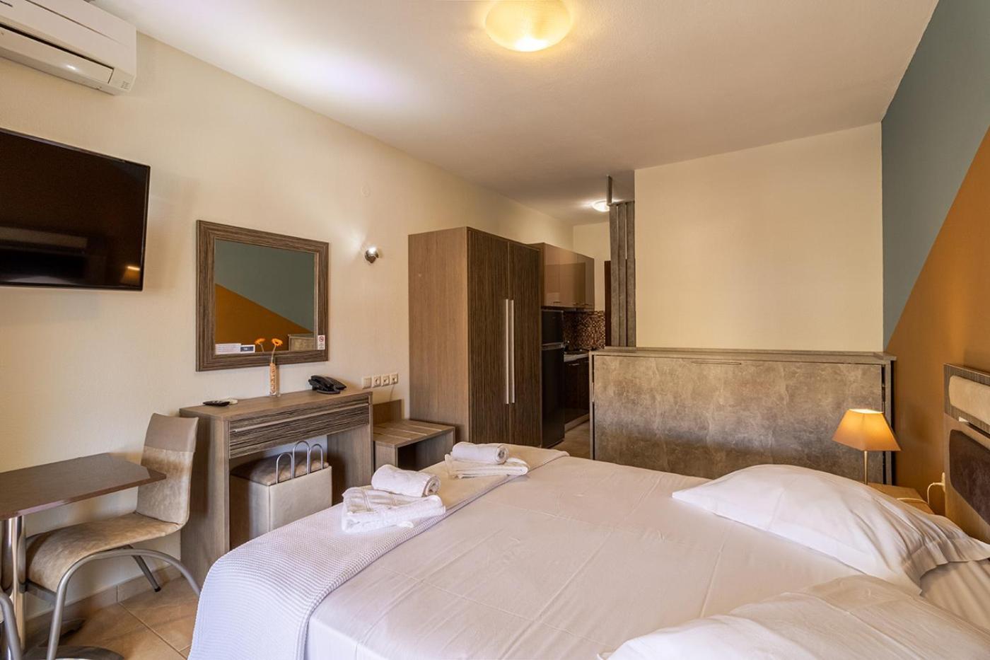 Dafni's Seaside Luxury Studios Nikiti  Exterior foto
