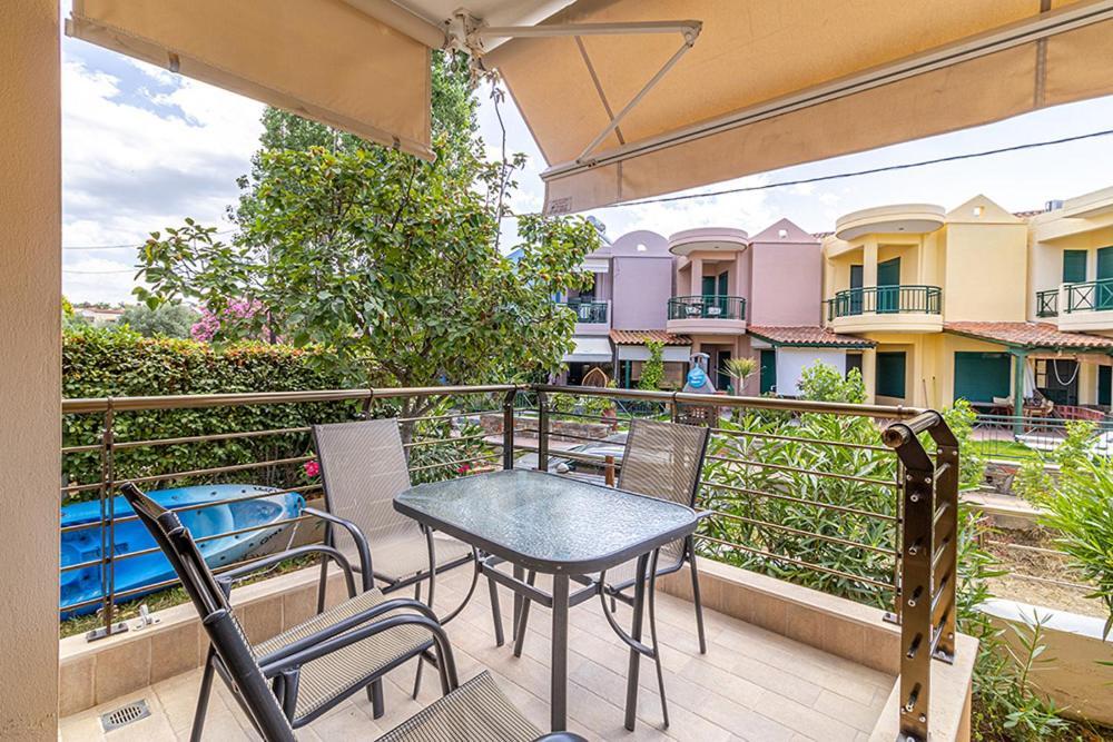 Dafni's Seaside Luxury Studios Nikiti  Exterior foto