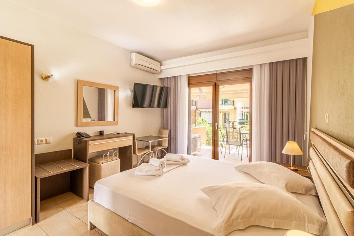 Dafni's Seaside Luxury Studios Nikiti  Exterior foto