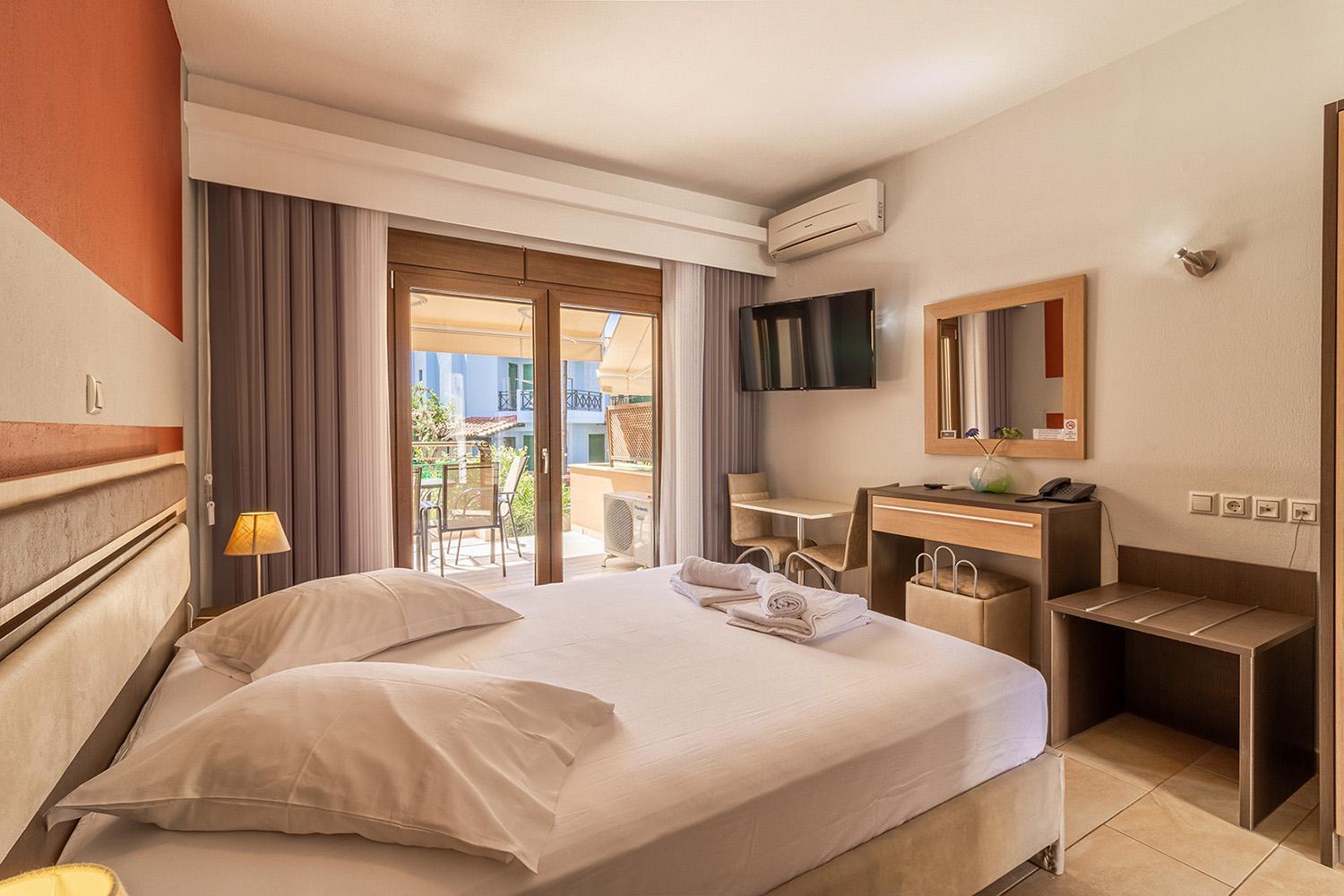 Dafni's Seaside Luxury Studios Nikiti  Exterior foto